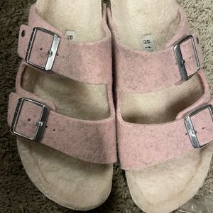 Birkenstocks shearling lined pink flannel size 40 only tried on Fits size 9/9.5